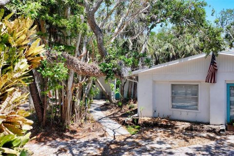 House in Sarasota, Florida 3 bedrooms, 231.88 sq.m. № 1718259 - photo 16