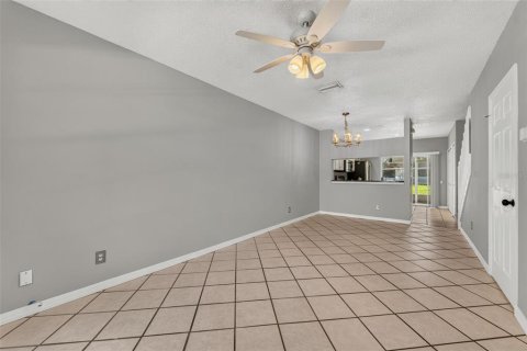Touwnhouse à vendre à Tampa, Floride: 2 chambres, 107.02 m2 № 2208575 - photo 5