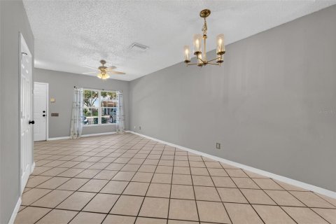Touwnhouse à vendre à Tampa, Floride: 2 chambres, 107.02 m2 № 2208575 - photo 10