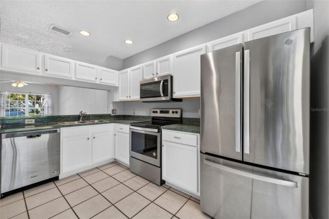 Touwnhouse à vendre à Tampa, Floride: 2 chambres, 107.02 m2 № 2208575 - photo 12