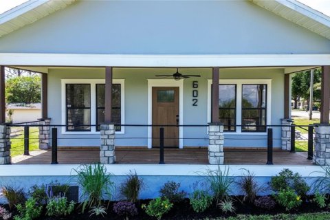 House in Dundee, Florida 3 bedrooms, 134.52 sq.m. № 2314687