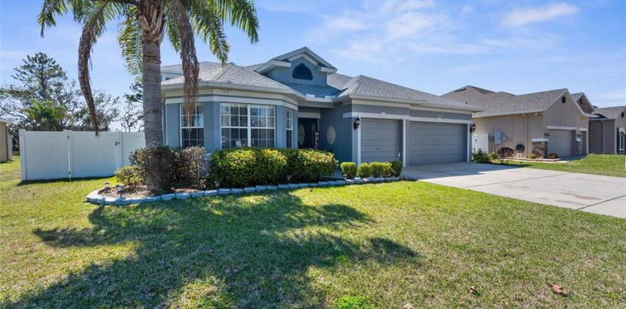 Casa en Spring Hill, Florida 4 dormitorios, 330.08 m2 № 1724034