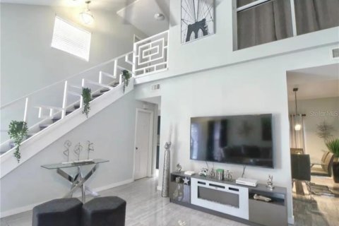 House in Orlando, Florida 3 bedrooms, 150.87 sq.m. № 2427673 - photo 3