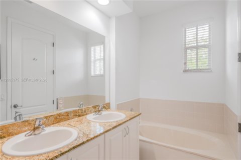 Townhouse in Pembroke Pines, Florida 3 bedrooms, 215.53 sq.m. № 2071912 - photo 17