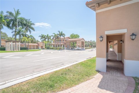 Townhouse in Pembroke Pines, Florida 3 bedrooms, 215.53 sq.m. № 2071912 - photo 30