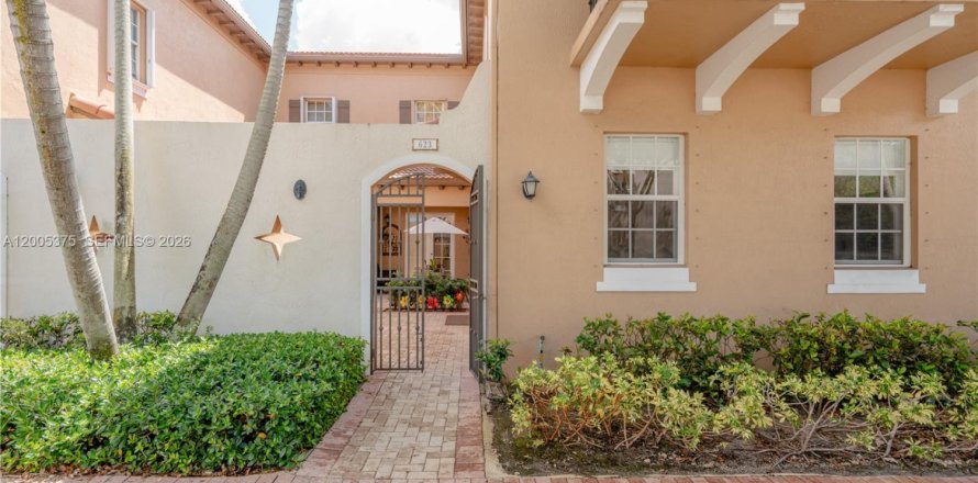 Townhouse in Pembroke Pines, Florida 3 bedrooms, 215.53 sq.m. № 2071912