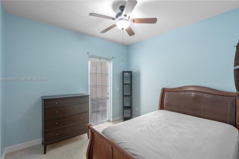 Townhouse in Pembroke Pines, Florida 3 bedrooms, 215.53 sq.m. № 2071912 - photo 26