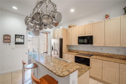 Townhouse in Pembroke Pines, Florida 3 bedrooms, 215.53 sq.m. № 2071912 - photo 7