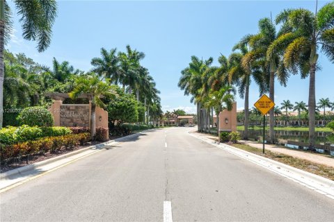 Townhouse in Pembroke Pines, Florida 3 bedrooms, 215.53 sq.m. № 2071912 - photo 29
