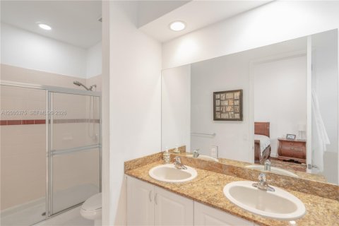 Townhouse in Pembroke Pines, Florida 3 bedrooms, 215.53 sq.m. № 2071912 - photo 18