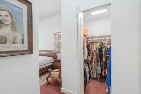 Townhouse in Pembroke Pines, Florida 3 bedrooms, 215.53 sq.m. № 2071912 - photo 16