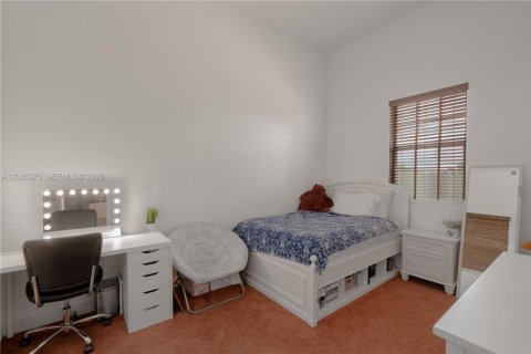 Townhouse in Pembroke Pines, Florida 3 bedrooms, 215.53 sq.m. № 2071912 - photo 19