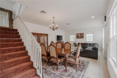 Townhouse in Pembroke Pines, Florida 3 bedrooms, 215.53 sq.m. № 2071912 - photo 10