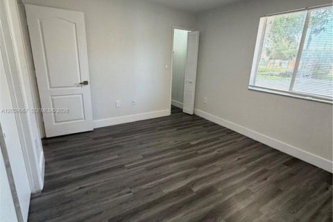 Villa ou maison à louer à Miami, Floride: 3 chambres, 98.48 m2 № 2169016 - photo 8