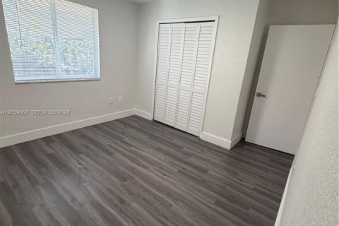 Villa ou maison à louer à Miami, Floride: 3 chambres, 98.48 m2 № 2169016 - photo 7