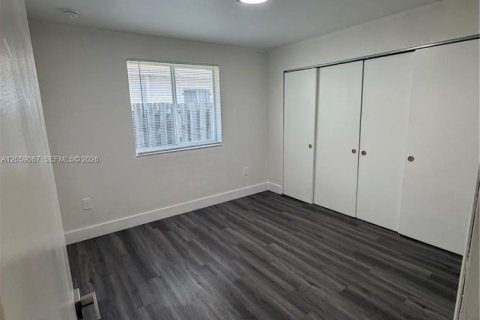Villa ou maison à louer à Miami, Floride: 3 chambres, 98.48 m2 № 2169016 - photo 5