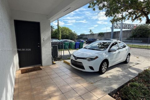 Villa ou maison à louer à Miami, Floride: 3 chambres, 98.48 m2 № 2169016 - photo 13