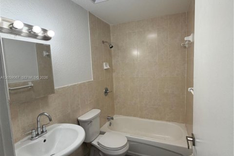 Villa ou maison à louer à Miami, Floride: 3 chambres, 98.48 m2 № 2169016 - photo 6