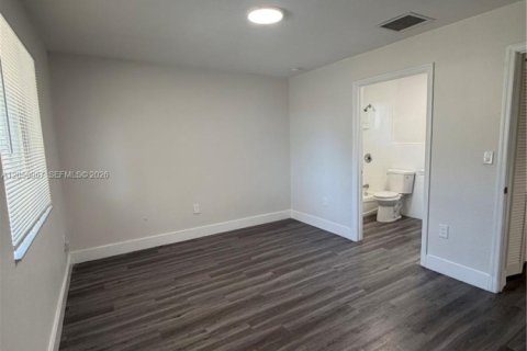 Villa ou maison à louer à Miami, Floride: 3 chambres, 98.48 m2 № 2169016 - photo 9