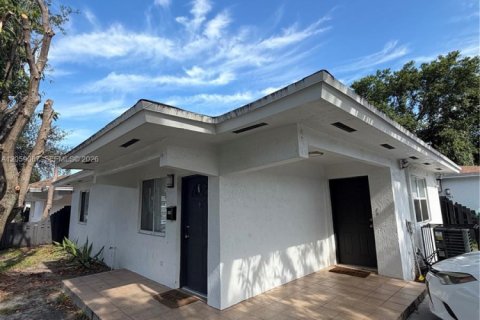 Villa ou maison à louer à Miami, Floride: 3 chambres, 98.48 m2 № 2169016 - photo 12