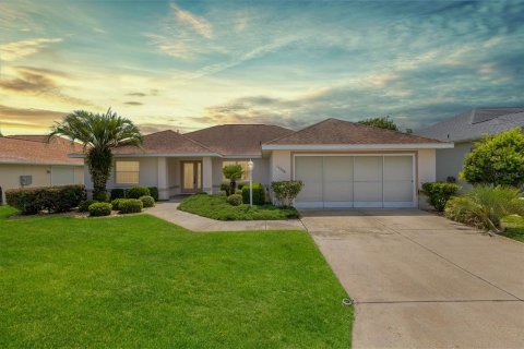 House in Summerfield, Florida 3 bedrooms, 162.67 sq.m. № 2316450