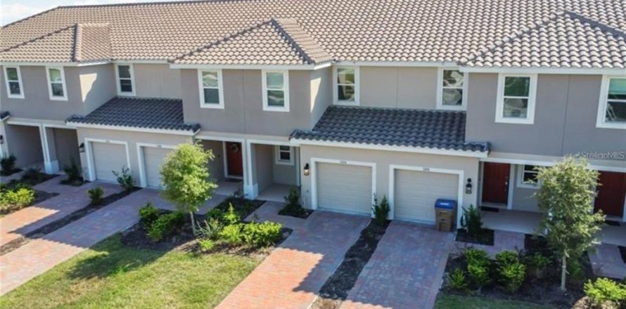 Adosado en Kissimmee, Florida 3 dormitorios, 126.81 m2 № 1901080