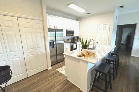 Condo in Winter Haven, Florida, 2 bedrooms № 2213107 - photo 5