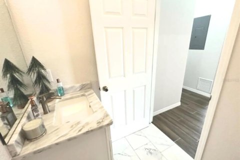 Condo in Winter Haven, Florida, 2 bedrooms № 2213107 - photo 12