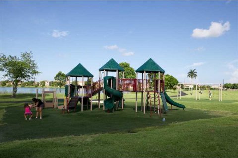 Купить коммерческую недвижимость в Хомстед, Флорида № 1936416 - фото 3