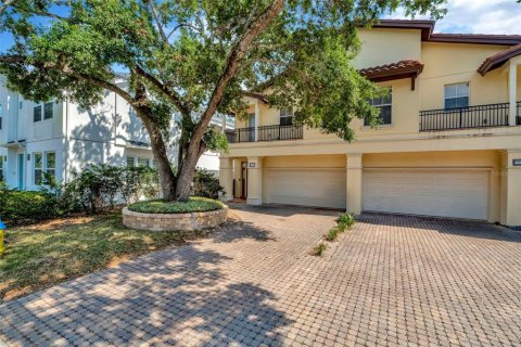 Adosado en venta en Tampa, Florida, 2 dormitorios, 158.12 m2 № 1734388 - foto 1