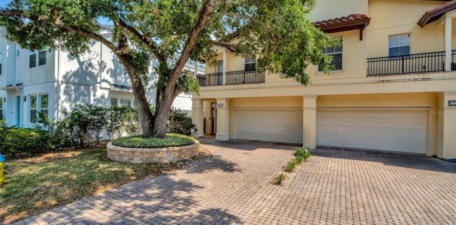 Adosado en Tampa, Florida 2 dormitorios, 158.12 m2 № 1734388
