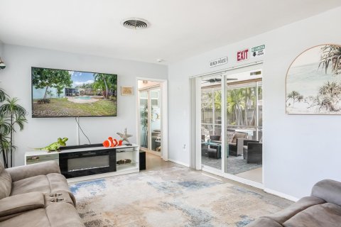 Купить виллу или дом в Холливуд, Флорида 3 спальни, 108.7м2, № 2017953 - фото 3