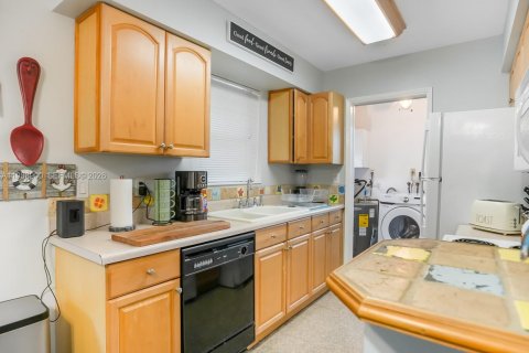 Купить виллу или дом в Холливуд, Флорида 3 спальни, 108.7м2, № 2017953 - фото 16