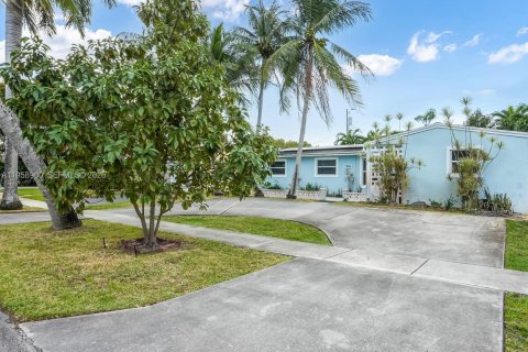 Купить виллу или дом в Холливуд, Флорида 3 спальни, 108.7м2, № 2017953 - фото 24