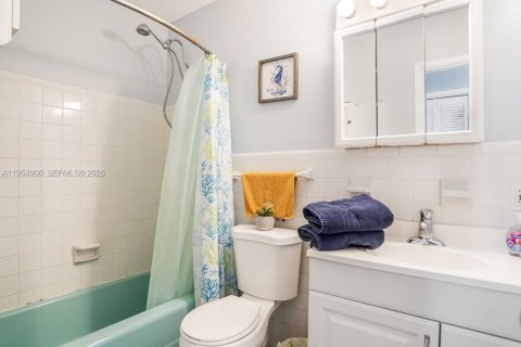 Купить виллу или дом в Холливуд, Флорида 3 спальни, 108.7м2, № 2017953 - фото 14