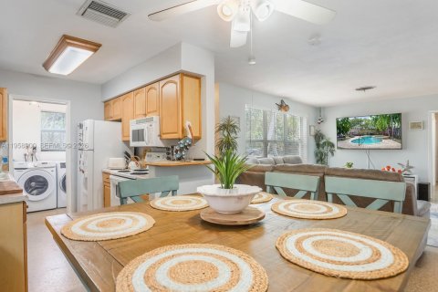 Купить виллу или дом в Холливуд, Флорида 3 спальни, 108.7м2, № 2017953 - фото 15