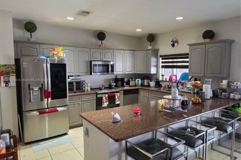 Casa en venta en Miami, Florida, 5 dormitorios, 251.95 m2 № 1969165 - foto 6