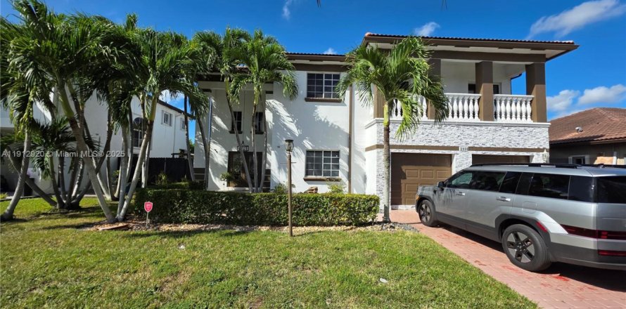 Casa en Miami, Florida 5 dormitorios, 251.95 m2 № 1969165