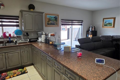 Casa en venta en Miami, Florida, 5 dormitorios, 251.95 m2 № 1969165 - foto 7