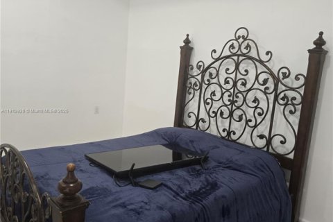 Casa en venta en Miami, Florida, 5 dormitorios, 251.95 m2 № 1969165 - foto 29