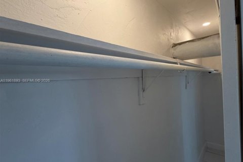 Villa ou maison à louer à North Miami Beach, Floride: 1 chambre, 81.75 m2 № 2024671 - photo 8