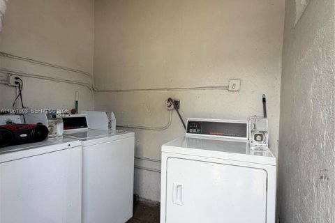 Villa ou maison à louer à North Miami Beach, Floride: 1 chambre, 81.75 m2 № 2024671 - photo 11