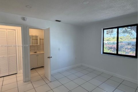 Villa ou maison à louer à North Miami Beach, Floride: 1 chambre, 81.75 m2 № 2024671 - photo 6