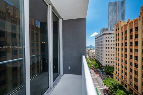 Condo in Miami, Florida, 1 bedroom  № 2031734 - photo 10