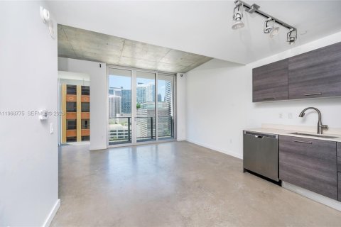 Condominio en Miami, Florida, 1 dormitorio  № 2031734