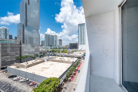 Condo in Miami, Florida, 1 bedroom  № 2031734 - photo 11
