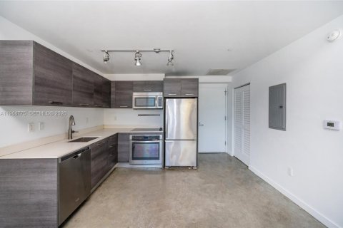 Condo in Miami, Florida, 1 bedroom  № 2031734 - photo 4