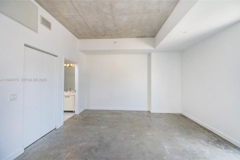 Condo in Miami, Florida, 1 bedroom  № 2031734 - photo 7