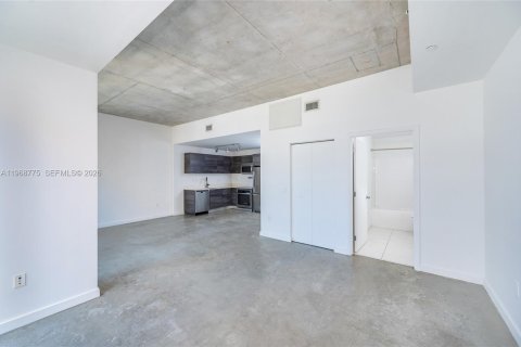 Condo in Miami, Florida, 1 bedroom  № 2031734 - photo 8