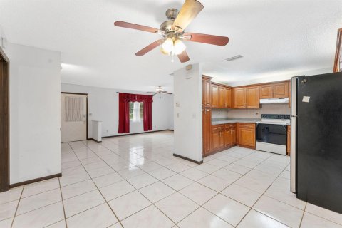 Villa ou maison à vendre à Port St. Lucie, Floride: 3 chambres, 124.12 m2 № 2382120 - photo 13
